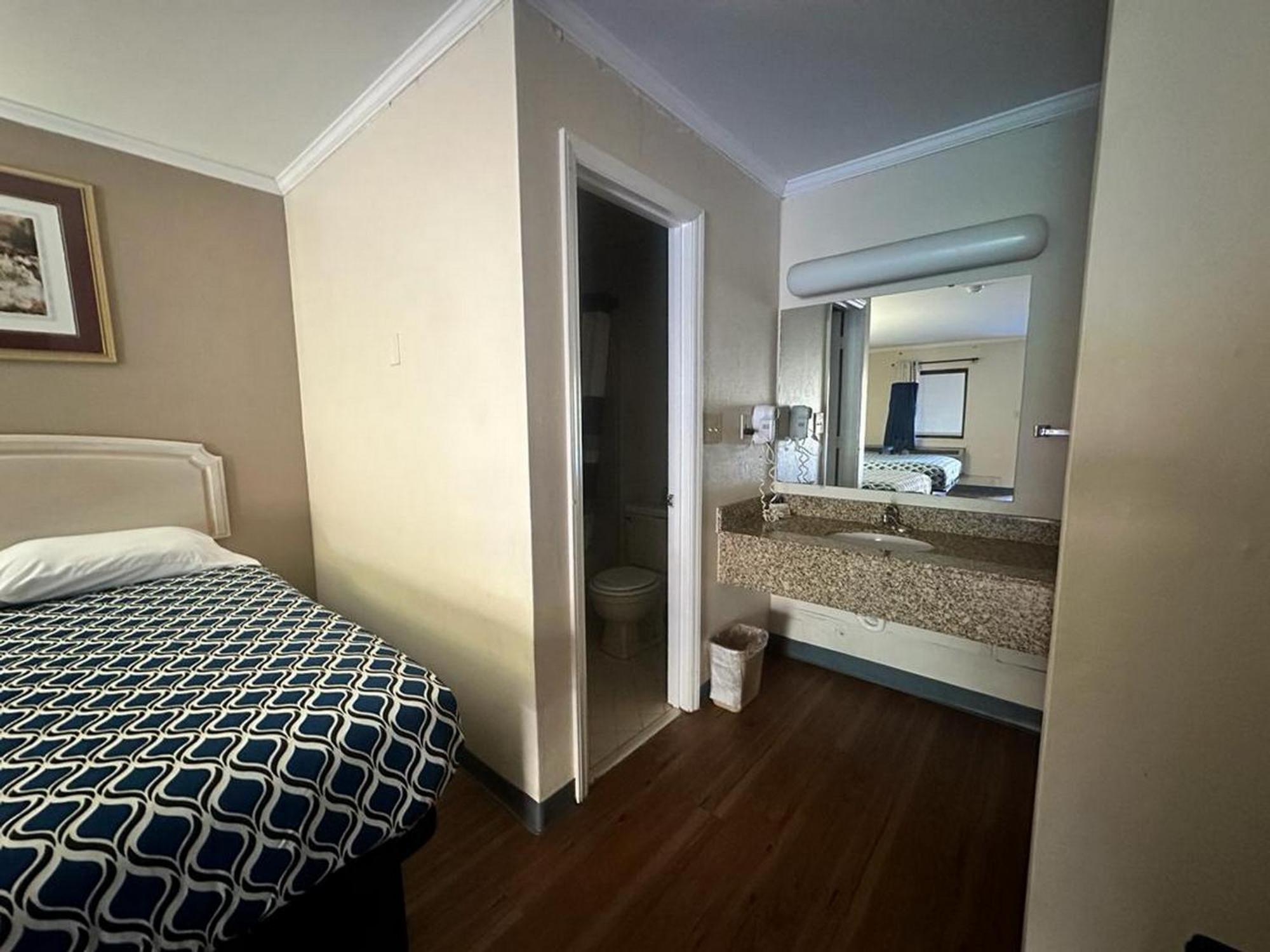 Loyalty Inn Rockingham Exteriér fotografie