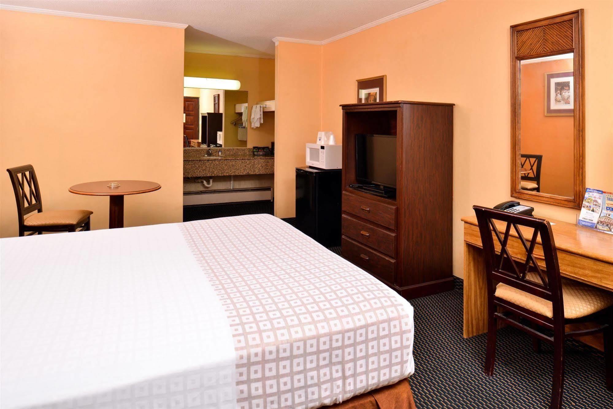 Loyalty Inn Rockingham Exteriér fotografie